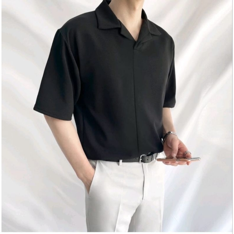 Kemeja Pria Kerah V Neck Lengan Pendek