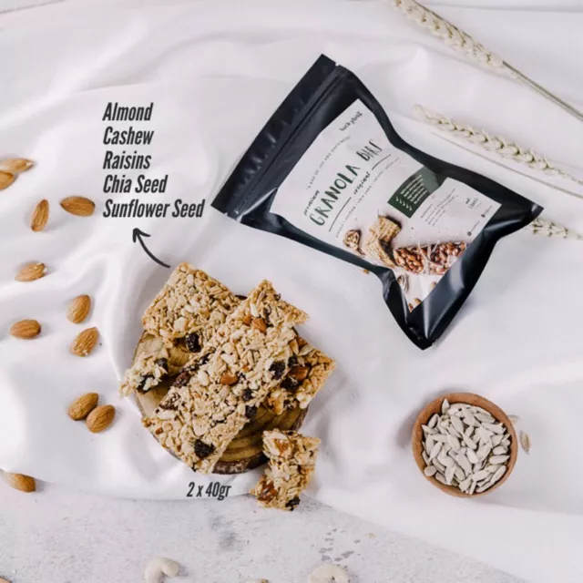 

Original Granola Bar (2 Bars) - Almond, Cashew, Raisins, Chia Seed, Sunflower Seed - BY LUCKYBITE