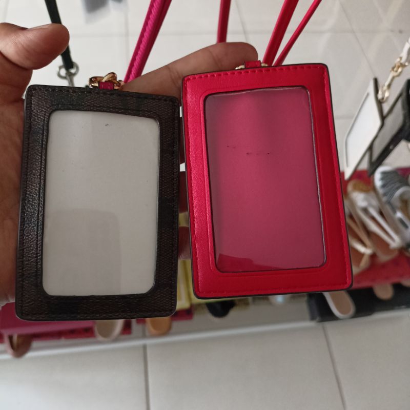 

tempat kartu digantung coc merah