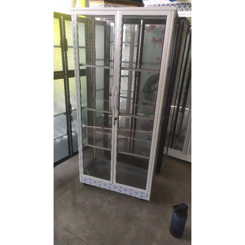 lemari hias 2 pintu putih elegan