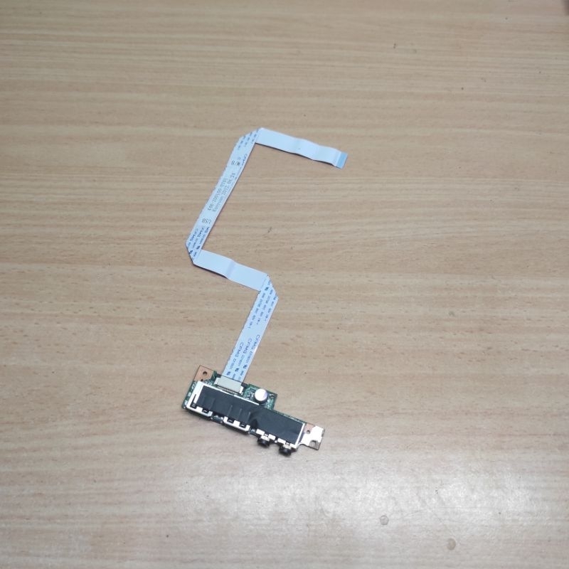 port usb leptop Axioo neon BNE