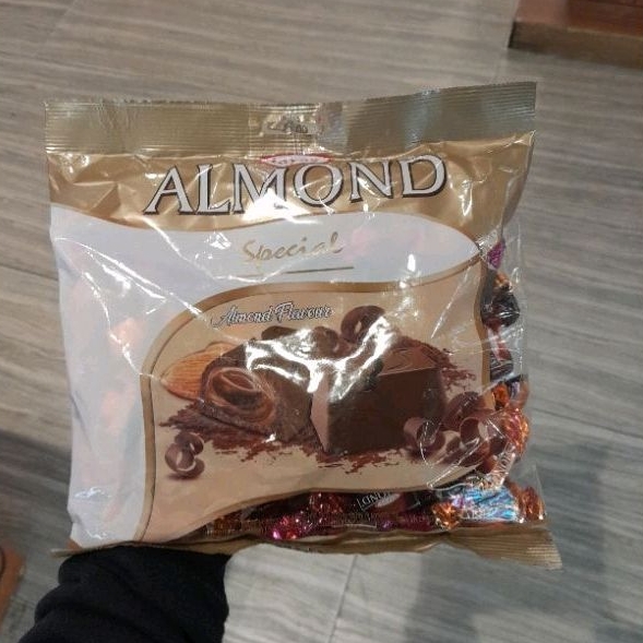 

Tayas almond spesial coklat chocolate IMPORT 400gr