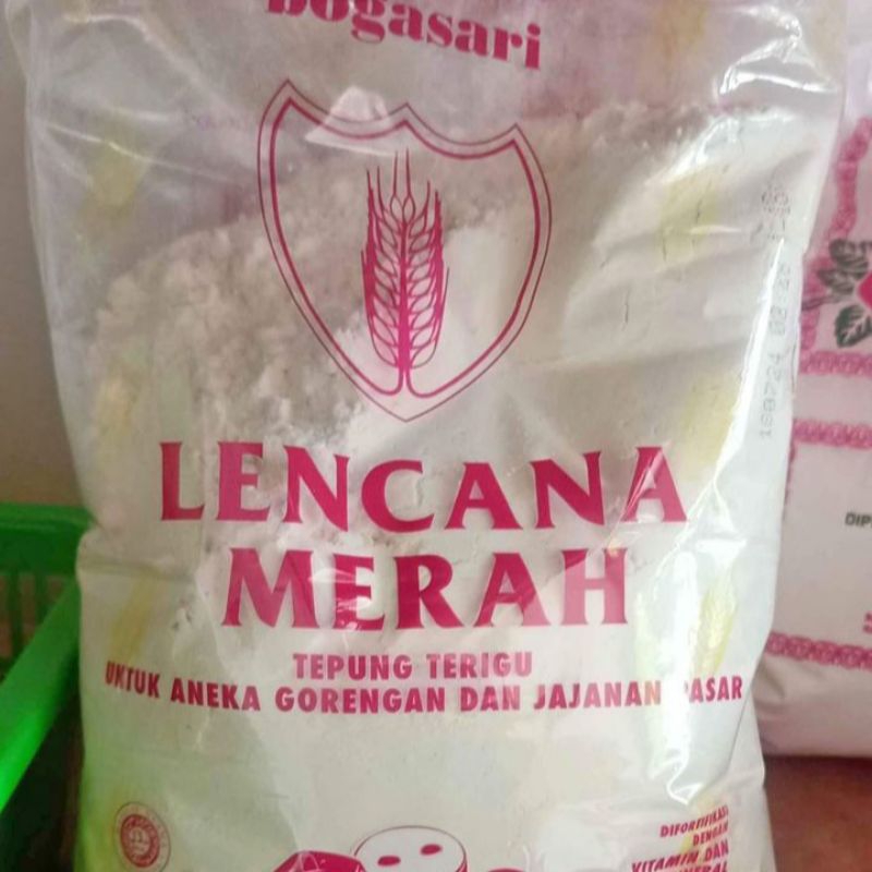 

Tepung terigu lencana merah 1kg