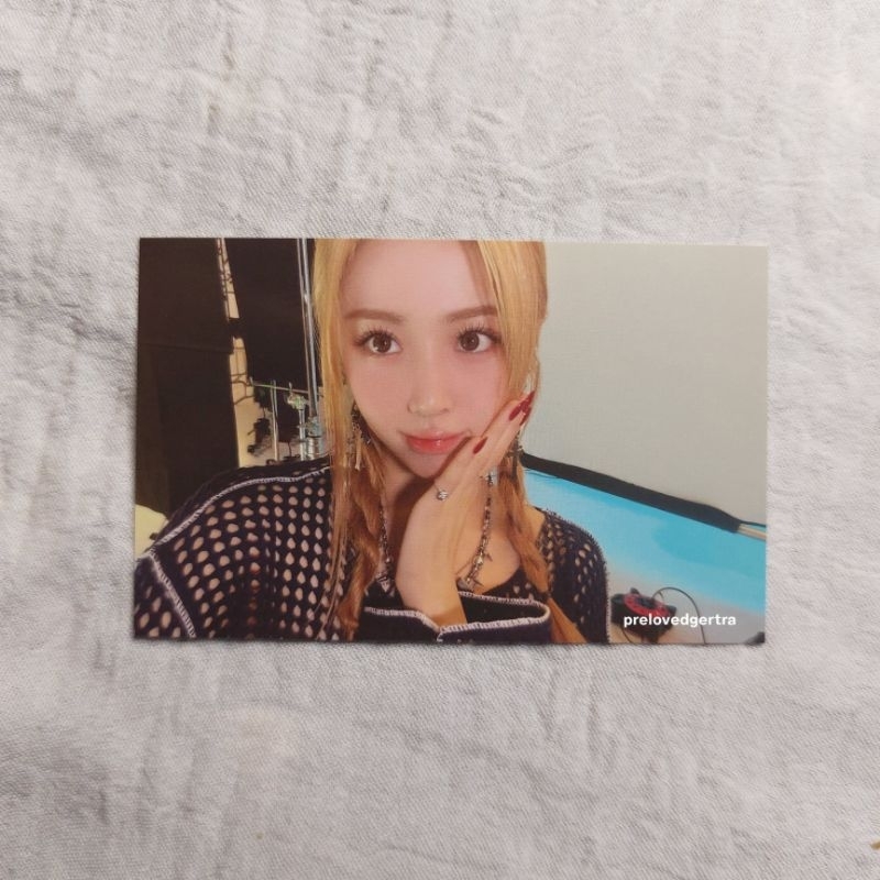 [READY] photocard pc yunjin hoodie sharing md le sserafim