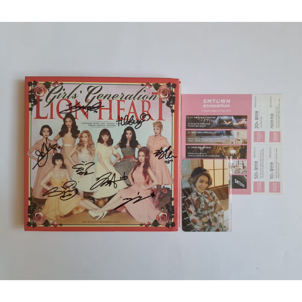READY SIGNED ALBUM Girl's Generation - LION HEART