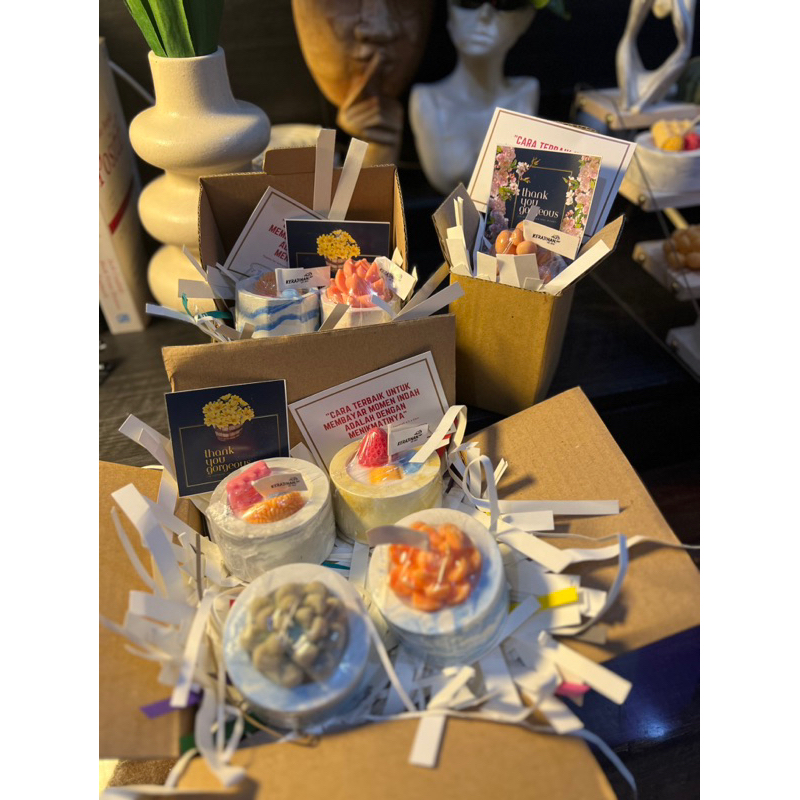 

Extra Box Hampers (only box + pita + stiker + giftcard)