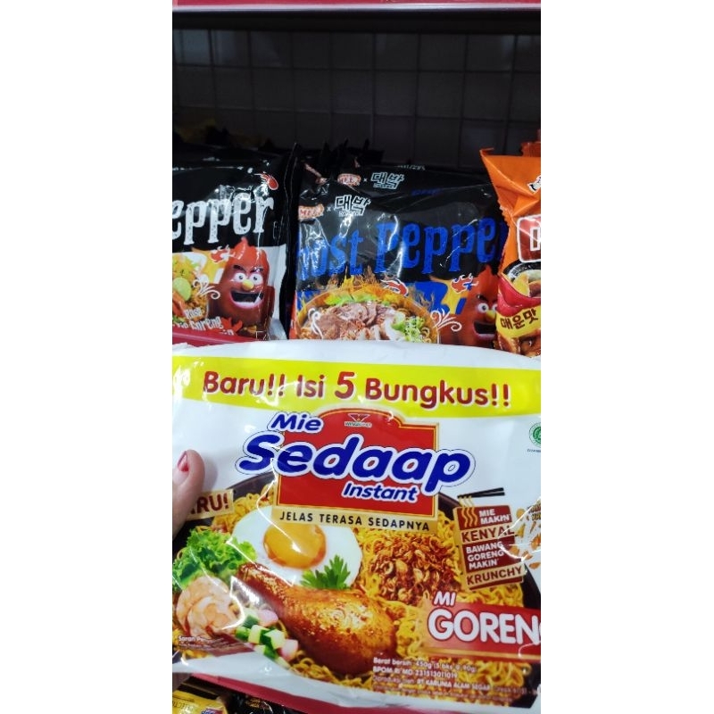 

mie sedap goreng (isi 5)