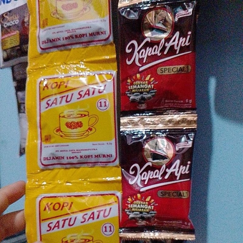 

kopi satu satu sachet. kopi kapal api sachet. kopi renceng