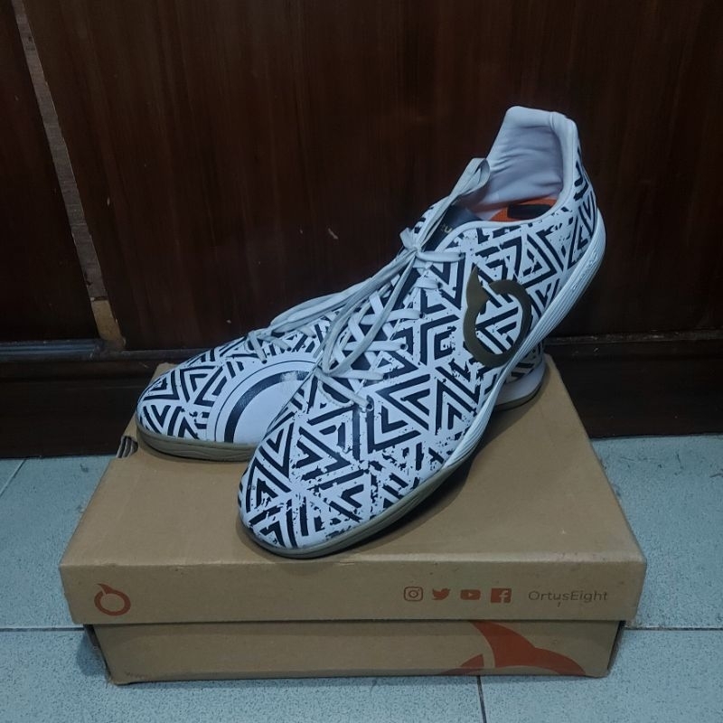 Sepatu Futsal OrtusEight Jogosala Shock Wave GK Edition