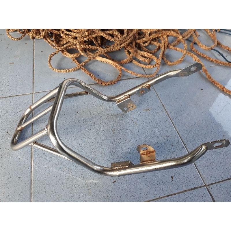 BEHEL BELAKANG CB100/begel keranjang motor cb tangki cb dan tangki japstyle,knalpot ori,engine guard