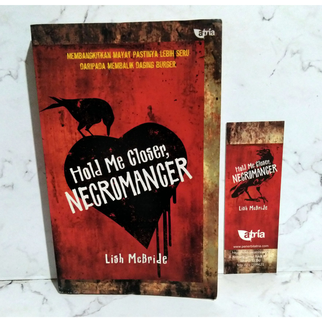 Novel Hold Me Closer, Necromancer - Lish McBride - Penerbit Atria