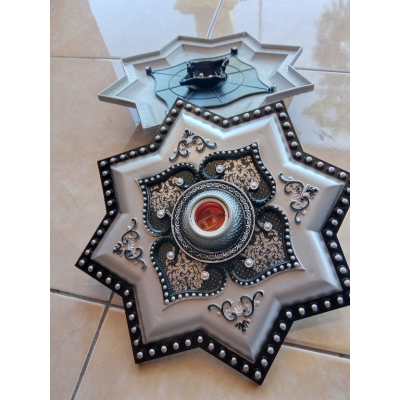 ornamen lampu plafon pvc bulat hitam silver ukuran 30 cm x 30 cm