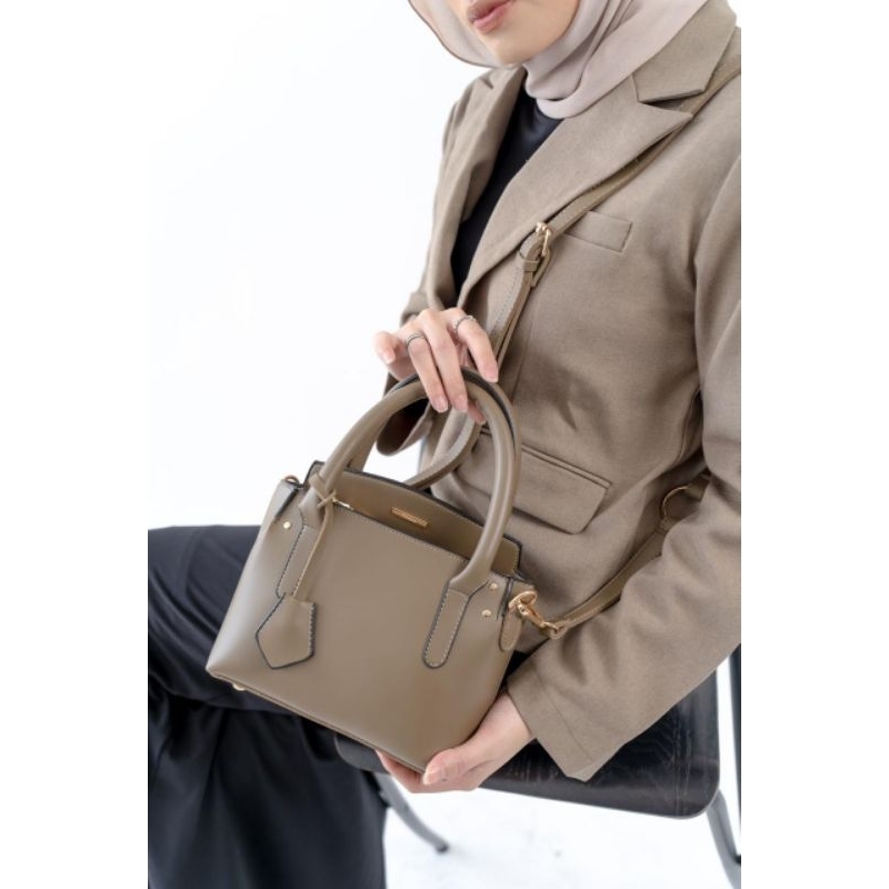 (Free DustBag+Gift Menarik) Sling Bag Flicka Kode W 71 Taupe