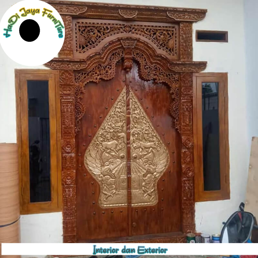 pintu gapura gebyok