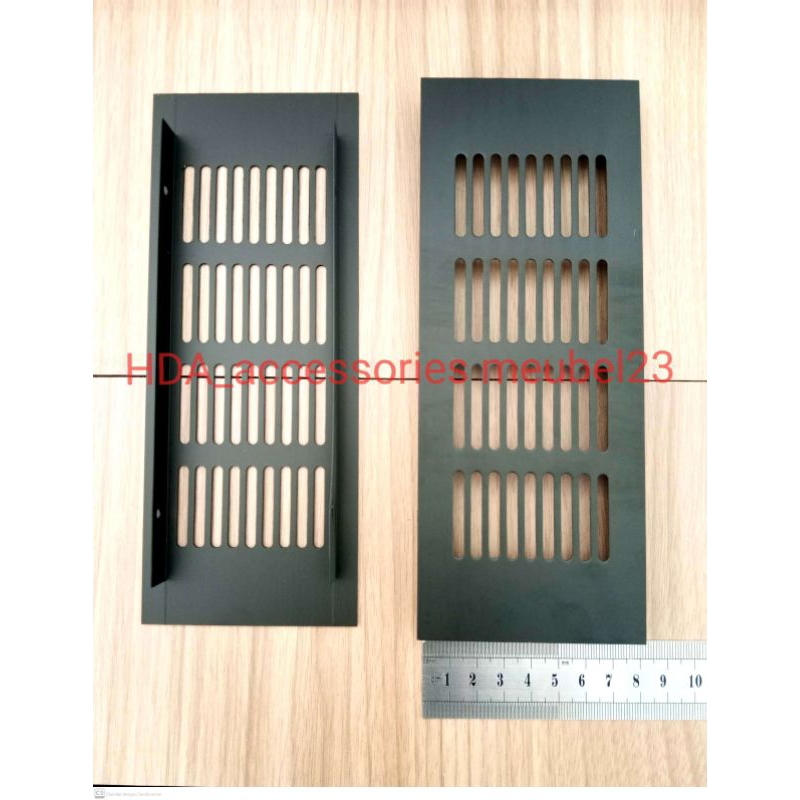 Lubang angin atau Ventilasi lemari Hitam