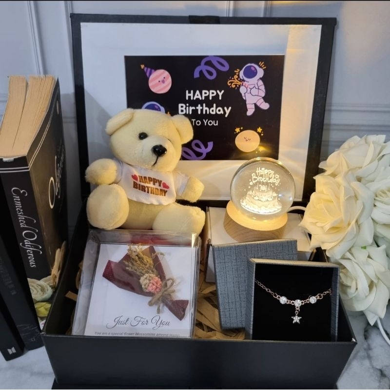 

PREMIUM Kado Ulang Tahun Cewek / Hampers Hadiah Cewek Giftbox