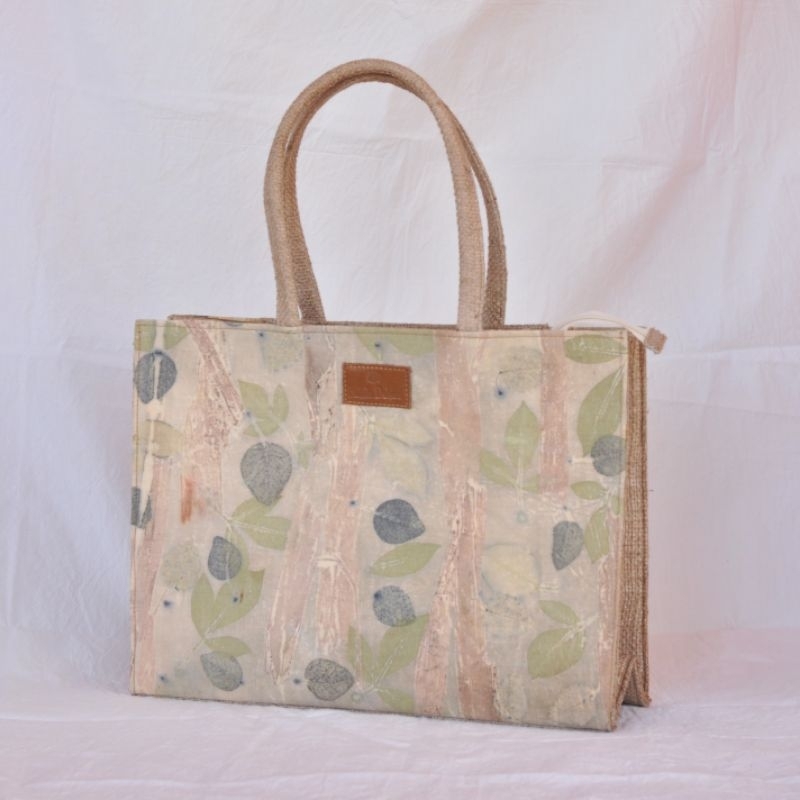 Tas wanita totebag goni Batik ecoprint pewarna alam motif daun