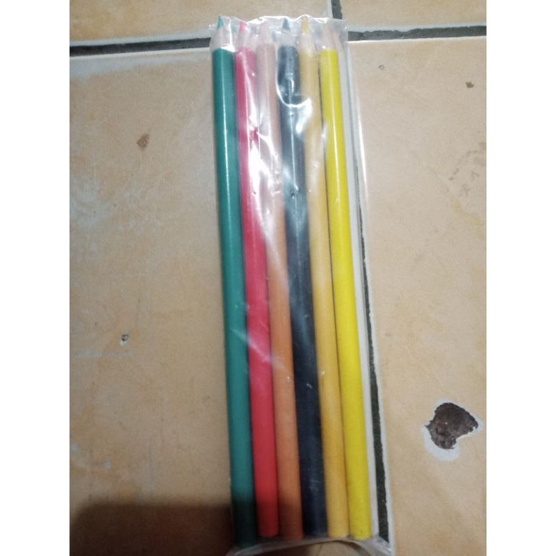 

1 pak pensil warna isi 12pcs, (3 pak harga 12.000)