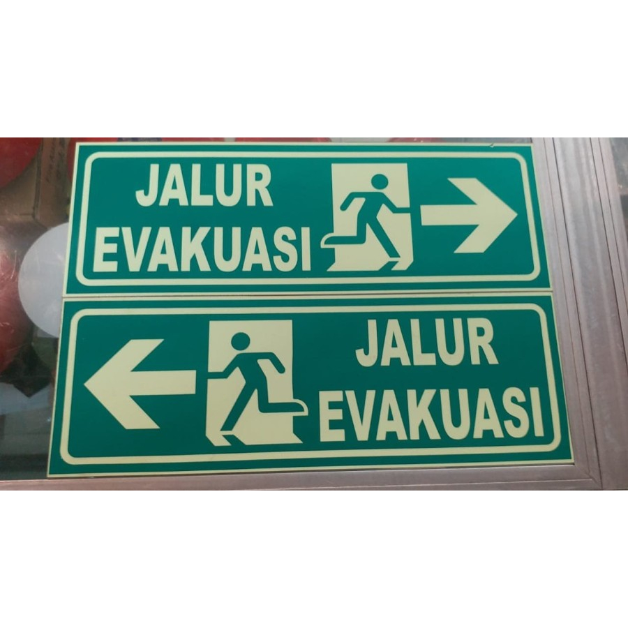 

Sign Akrilik Jalur Evakuasi Sign Rambu Glow In The Dark 30X10cm Akrilik Glow Ukuran 30x10cm