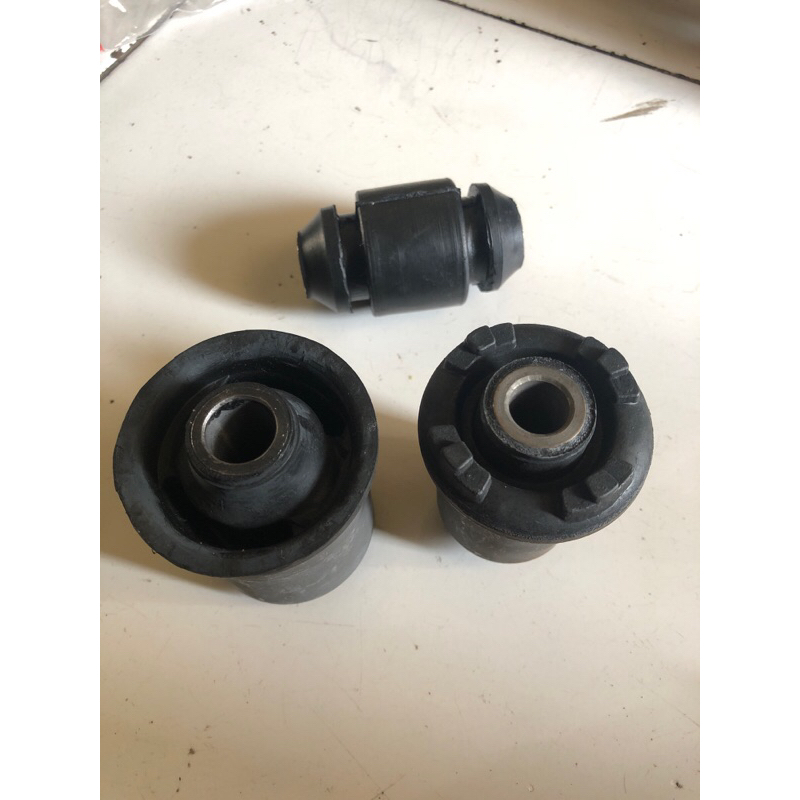 BOS ARM LOW/R  TOYOTA AVANZA