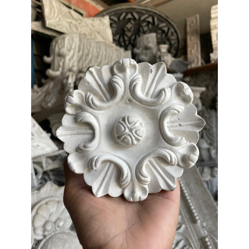 ornamen ukir tempel motif bunga matahari