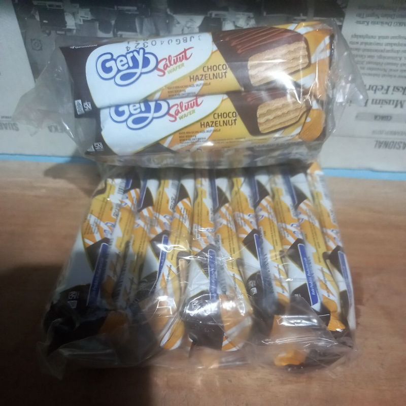 

Gery Saluut Wafer 6 g 10 bungkus