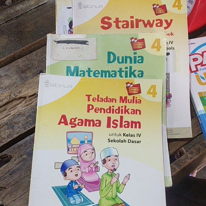 buku platinum kelas 4 Stairway, DUNIA MATEMATIKA& PAI