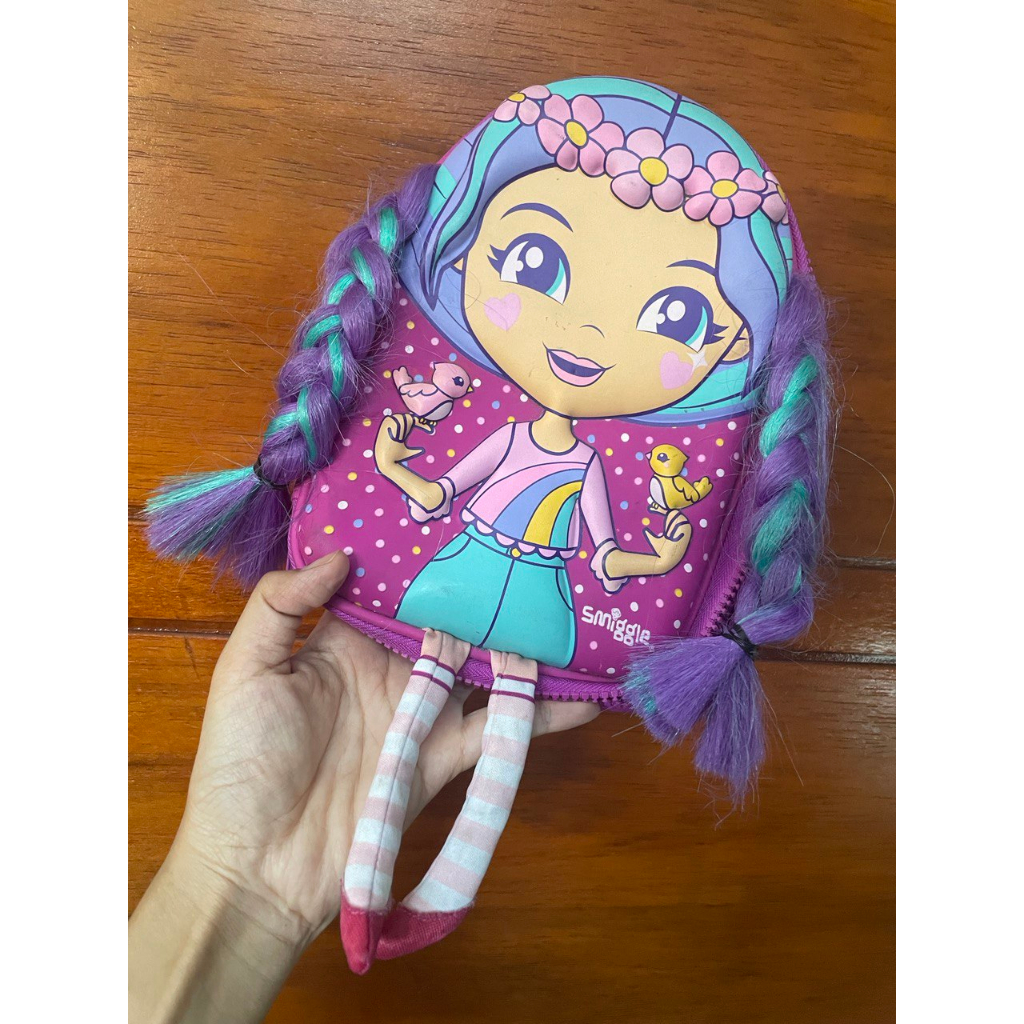 

Tempat Pensil Smiggle Boneka Kepang Unik Lucu TP 142.1.A75 Baca Descripsi