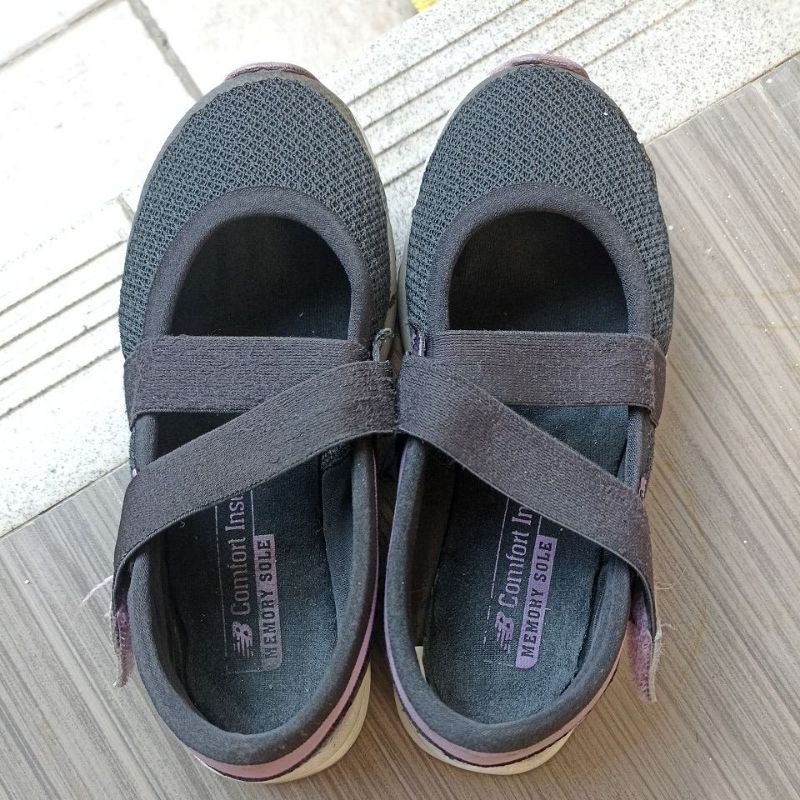 preloved sepatu anak perempuan NB ori