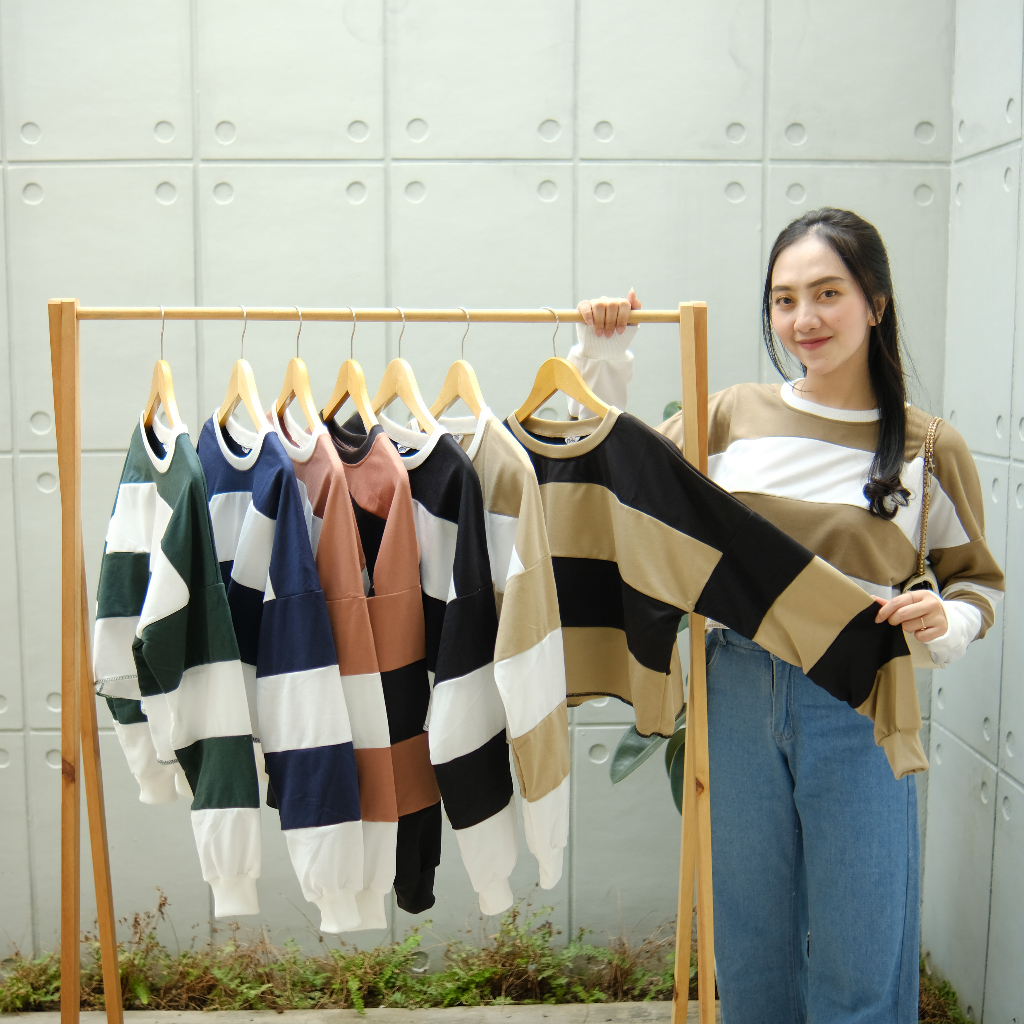 Sweater Strip Oversize Crop top Sweater Strip Wanita - Kaos wanita model Strip crop Top