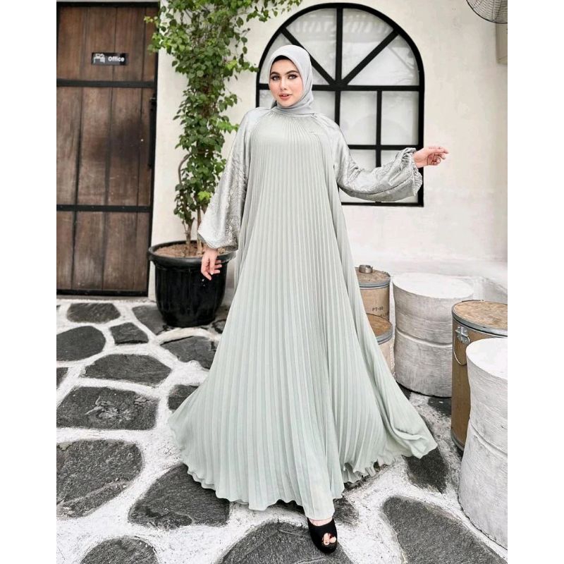 Shellasaukia dress prisket brokat