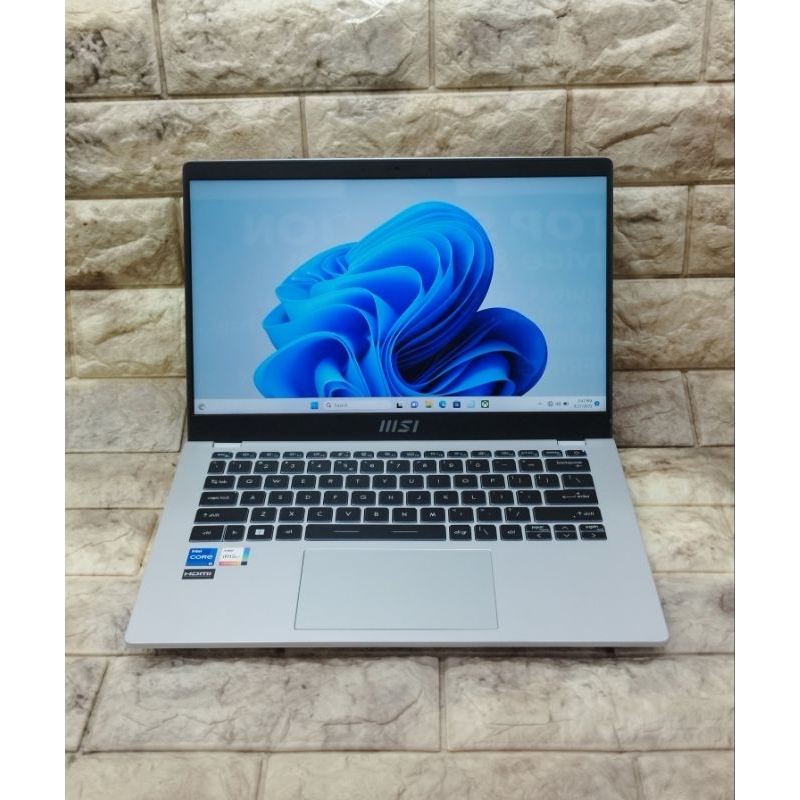 Laptop MSI Modern Intel core i5-1155G7 RAM 8 GB SSD 512 gb like new