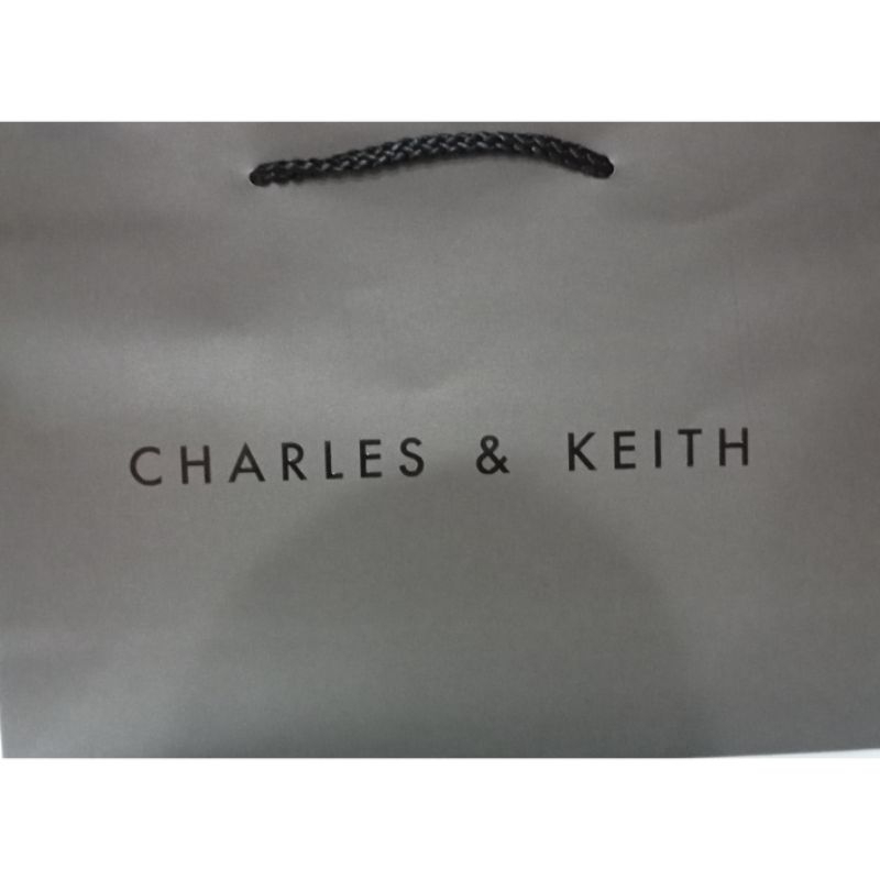 

CHARLES & KEITH PAPER BAG 24×33×11 CM