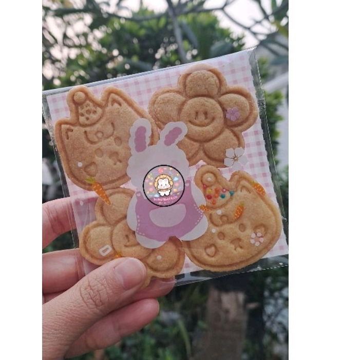 

party bear and smiley flower cookies by Bunnybake.co || READY STOCK!