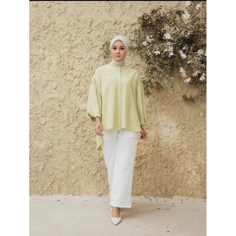 preloved wearing klamby brooklyn blouse