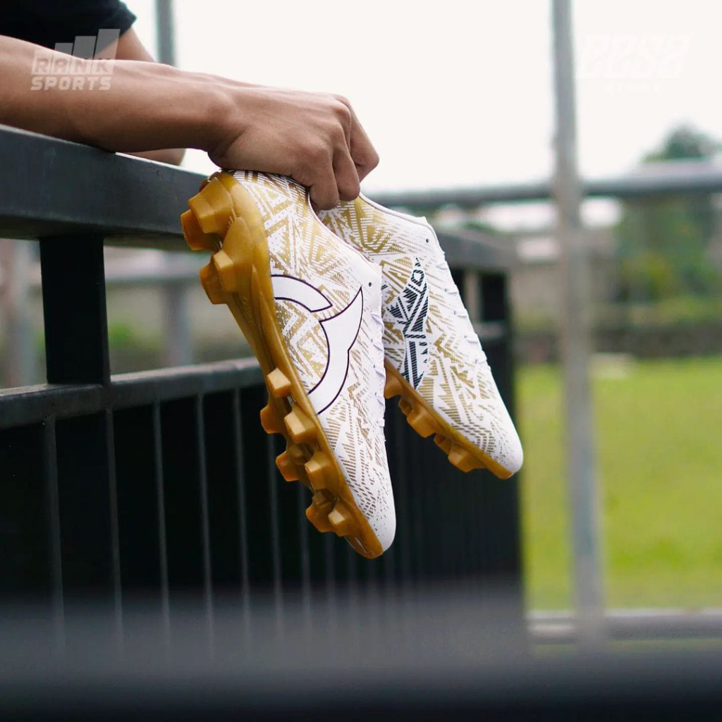 SEPATU BOLA ORTUSEIGHT VOLT WHITE GOLD COD FUTSAL ORTUS VOLT ORIGINAL BRAND