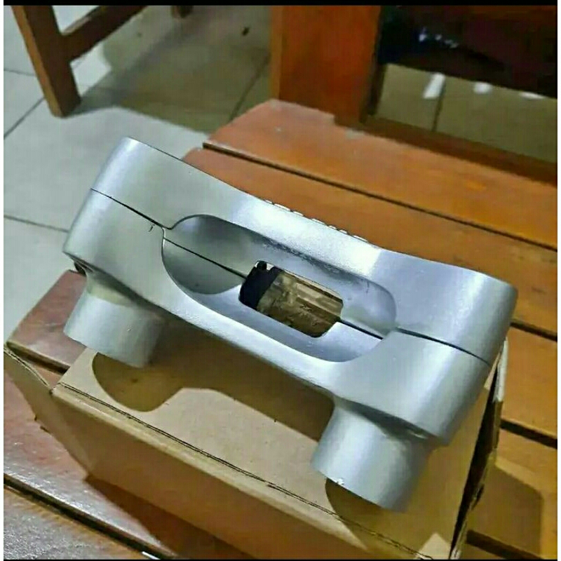 Raiser ducati cnc tutup stang stir