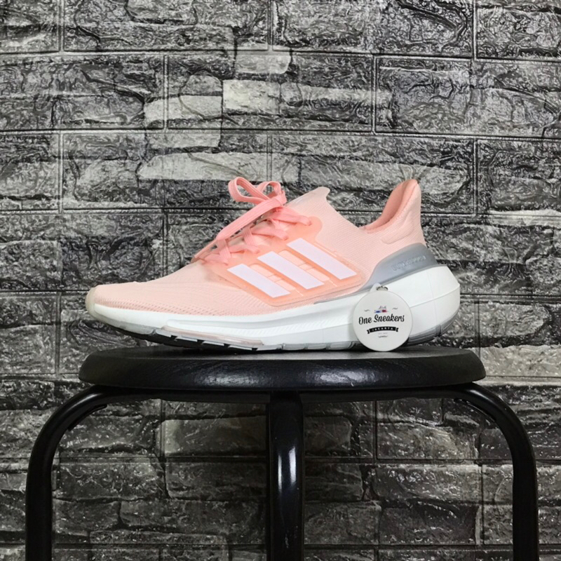 ADIDAS ULTRABOOST LIGHT PINK