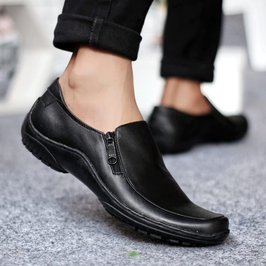 Sepatu Pantofel Kulit Pria Resleting Samping Casual Formal Cowok - Geovani Corlow
