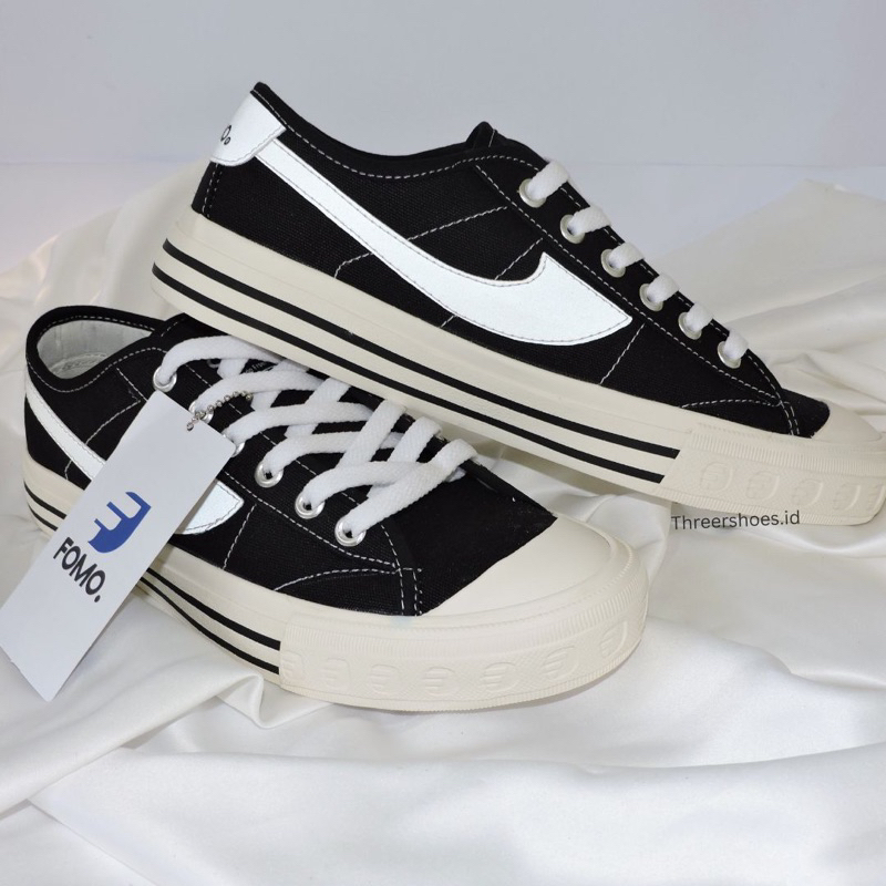 Sepatu Fomo Compas North BW