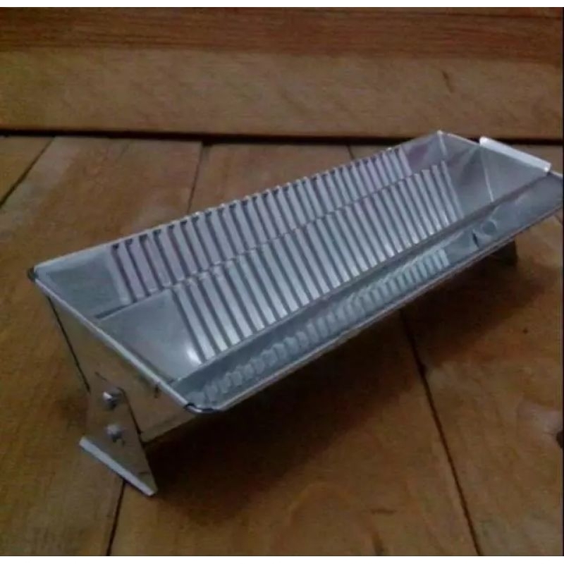 LOYANG SEGITIGA GERIGI UNTUK PUDING SEMANGKA / BOLU SEMANGKA