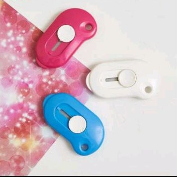 

KK Mini Cutter Pisau Pemotong Kertas Ukuran Mini