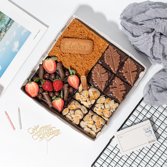 

FOUR SEASONS GIFT BOX BROWNIES (cake, birthday, cemilan, gift, souvenir, hampers, oleh-oleh bandung)