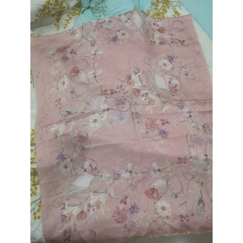 Pashmina syari bahan shawl merk Buttonscarves the Nada  Series 1 varian La ORIGINAL. Still NEW