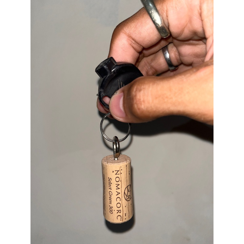 gantungan kunci recycle cork wine import