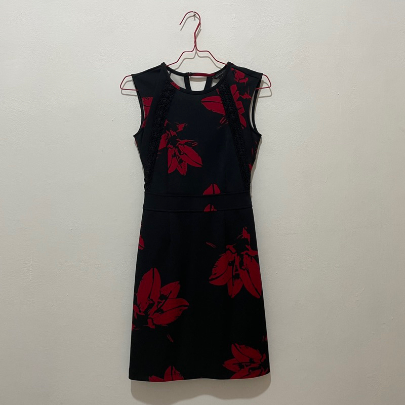 Dress Merah Bunga The Executive