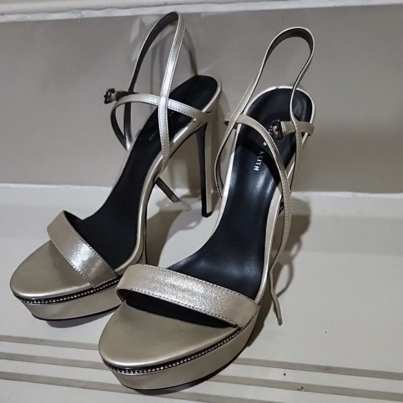 PRELOVED HEELS CHARLES AND KEITH UK 40 WARNA GOLD LIKE NEW BAGUS MURAH