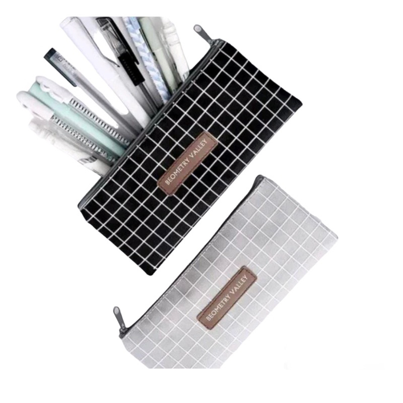 

Tempat pensil Resleting Biometry Motif Kotak dan Polkadot Tepak pensil