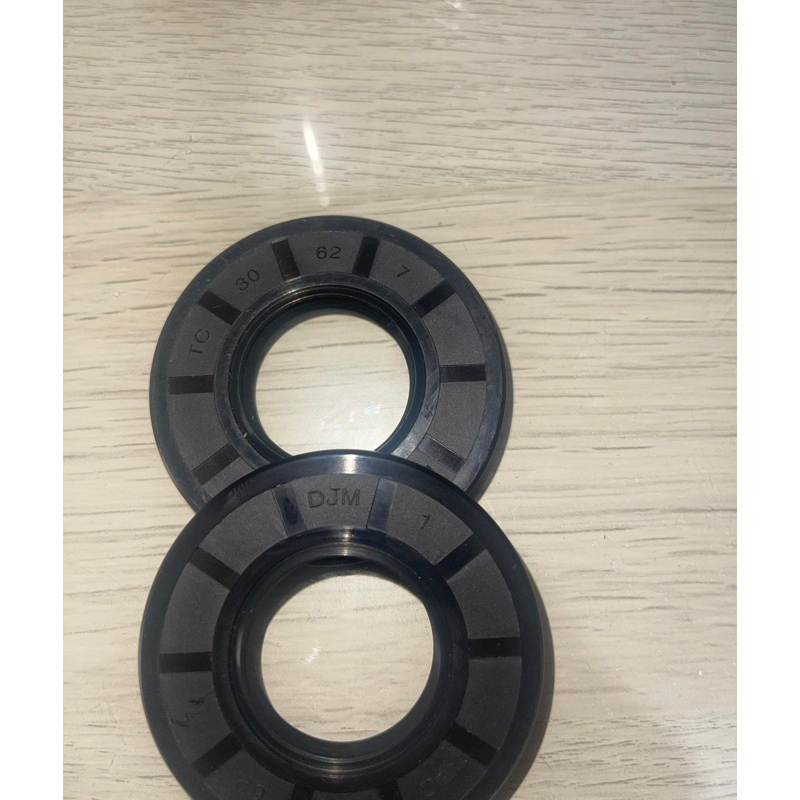 oil seal TC 30.62.7 / 30.00 62.00 7.00 / 30 x 62 x 7