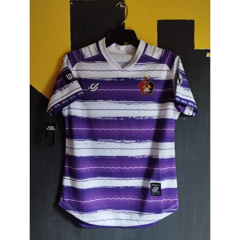 jersey persik warming up 2023